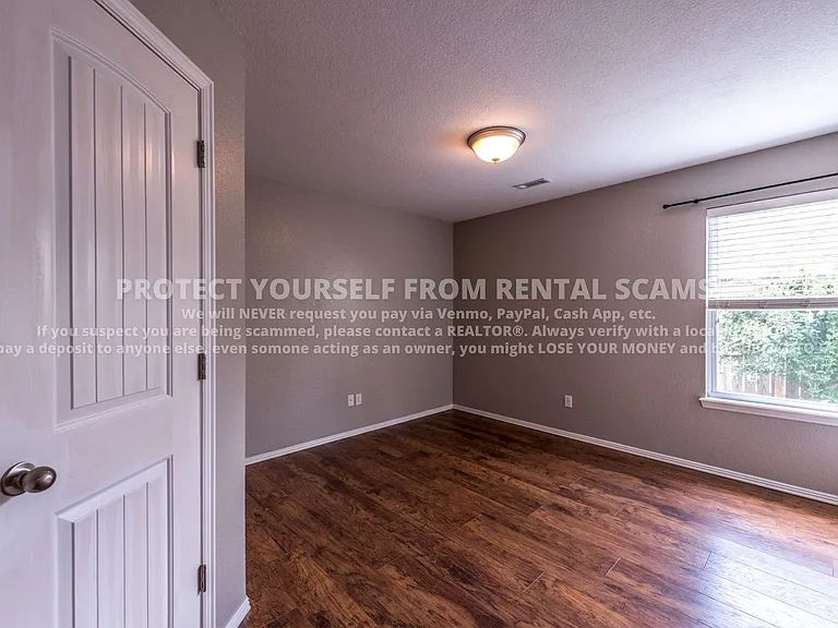 1137 S Holland Dr — Photo 5