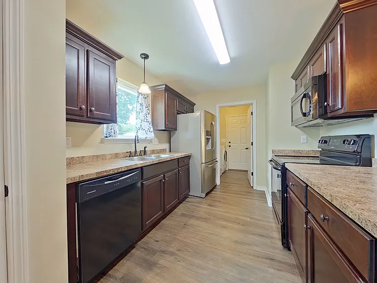 7-web-or-mls-5 Kitchen-2_02052026