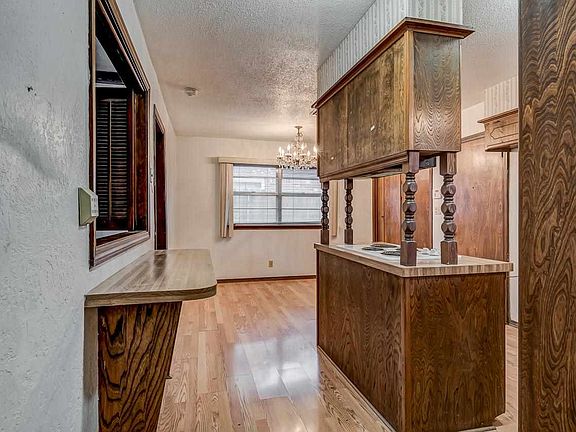 4th image of 1409 W Broadway Ave