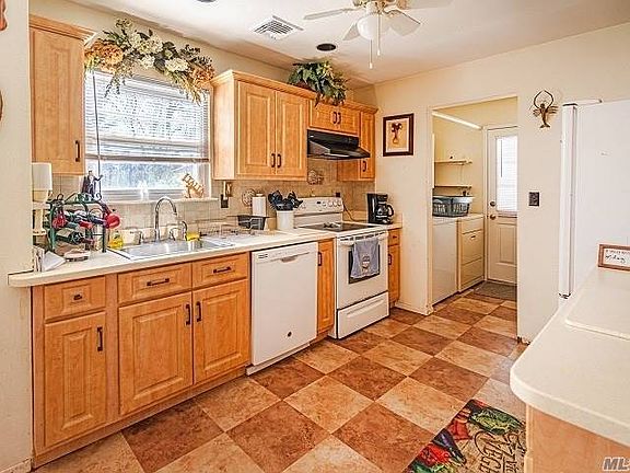 4th image of 35 Apple Blossom Ln