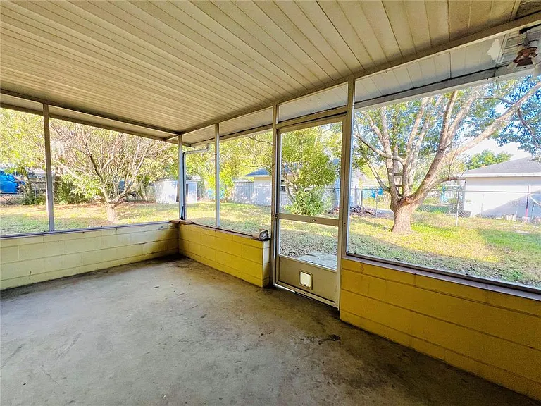 501 Avenue G SE #A — Photo 16