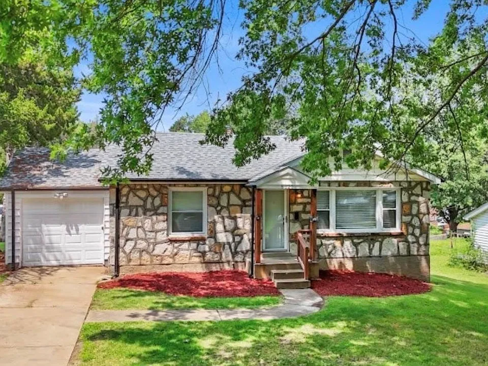 8121 Bluemont Way