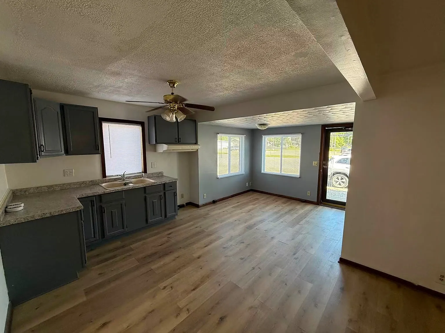 1 bed, $1,000 — Photo 2