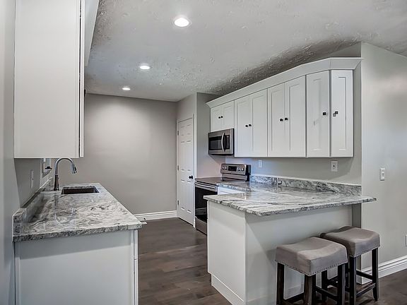 2nd image of 1059 Indianwood Dr