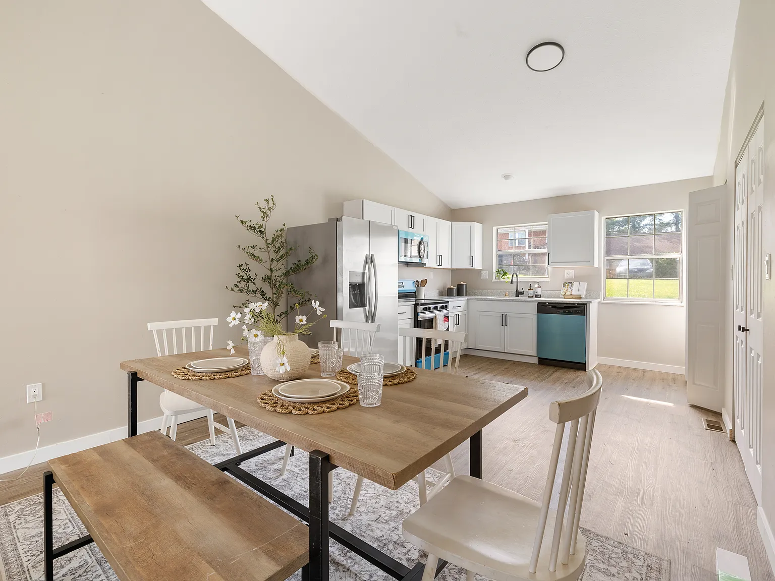2 bed, 900 sqft, $1,595 — Photo 3
