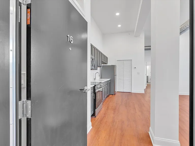 1406 Fairmount Ave #16 — Photo 2