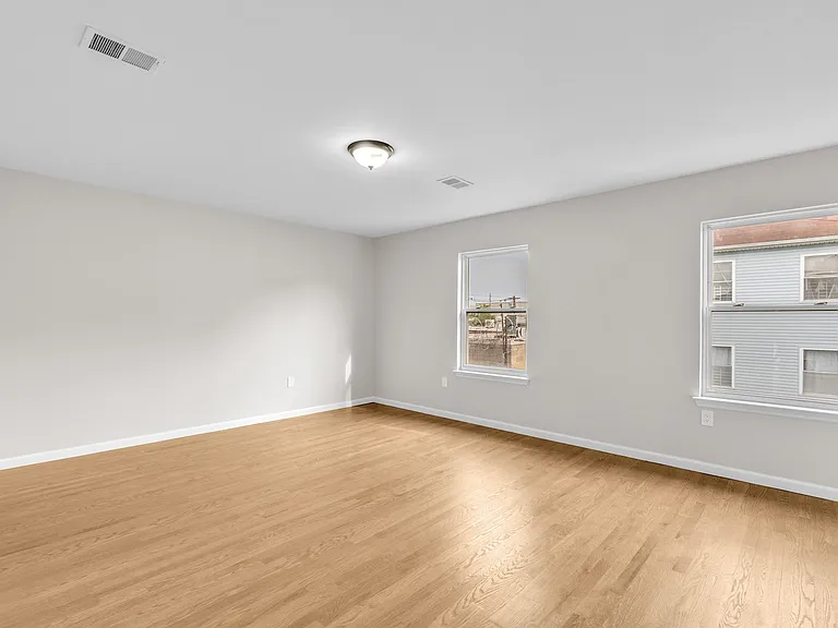 15-17 Wharton St #3 — Photo 12