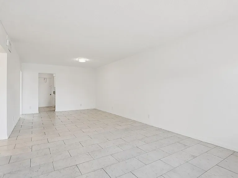 Parkcrest Apartments — Photo 22