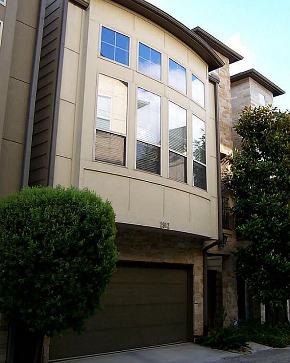 The Front of 2912 Leeland Street.