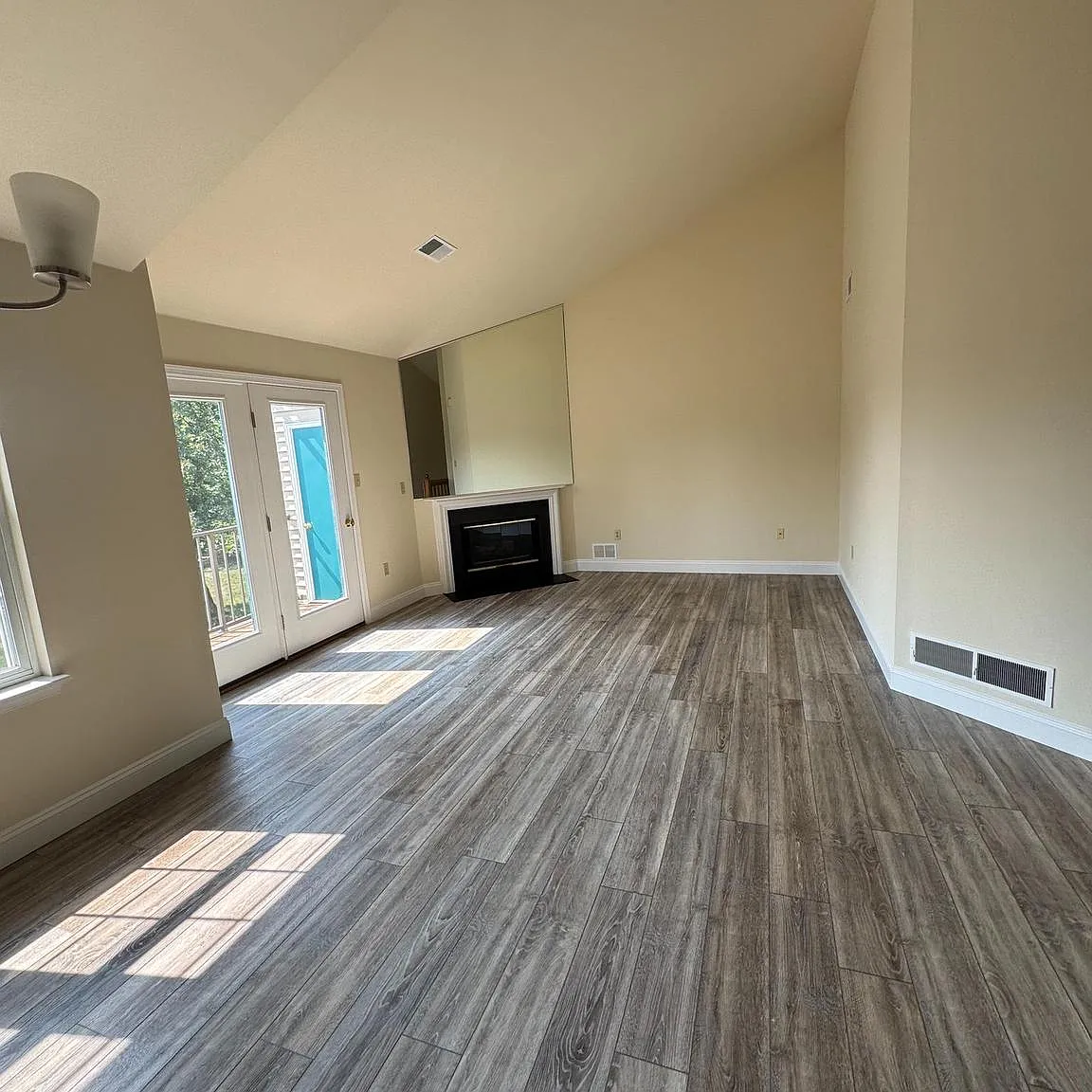 2 bed, 1392 sqft, $2,400 — Photo 4