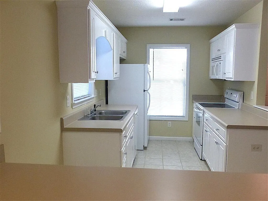 2 bed, 2.0 bath, 1100 sqft, $1,290 — Photo 3