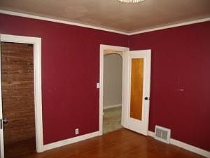 4th image of 1002 E Elmhurst Ave