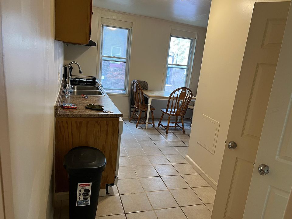 1st image of 3515 Boulevard Of The Allies APT 2