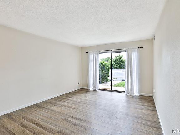 3rd image of 444 N Clay Ave APT 1B