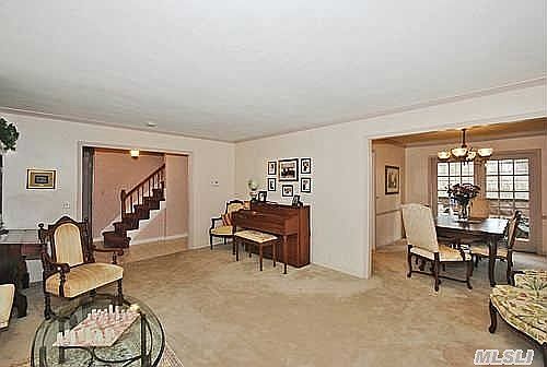2nd image of 15 Gwendale Ln