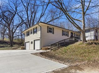 2425 NE 38th St, Kansas City, MO 64116