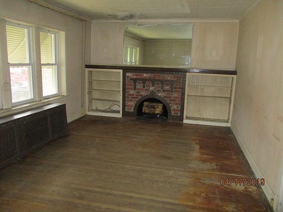 2nd image of 2605 S Lombard Ave