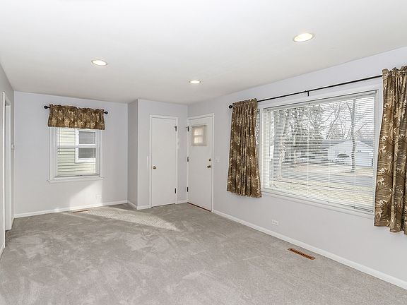 3rd image of 210 N Crest Ave