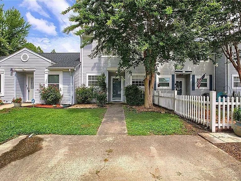 2102 Victoria Ct