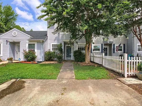 2102 Victoria Ct, Carrollton, VA 23314