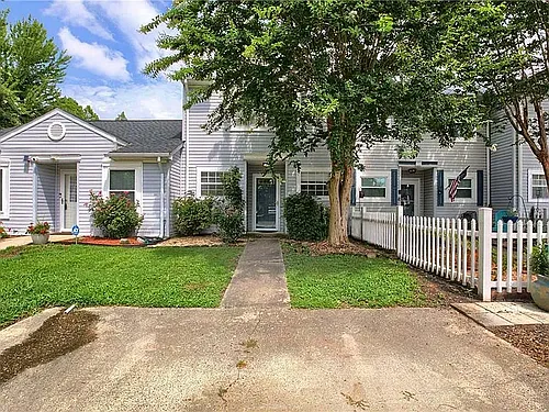 2102 Victoria Ct Photo 1