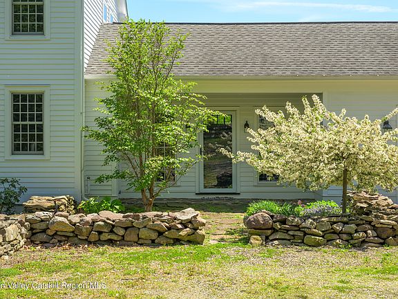 5th image of 160 Beale Road