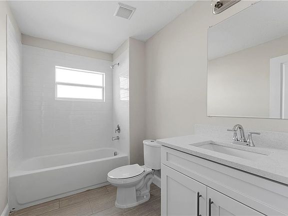 2nd image of 1907 Laredo Dr