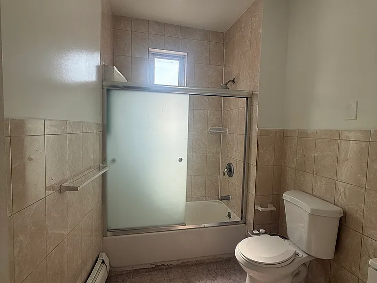 1433 Saint Lawrence Ave — Photo 11