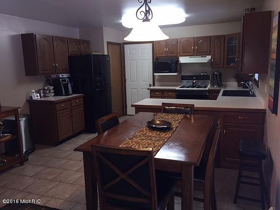 5th image of 1385 Crandall Ave