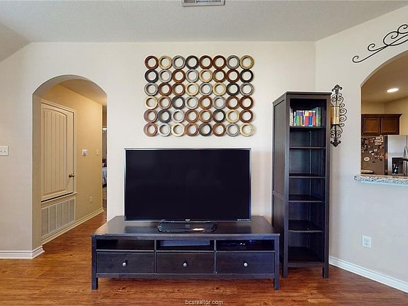5th image of 4119 Whispering Creek Dr