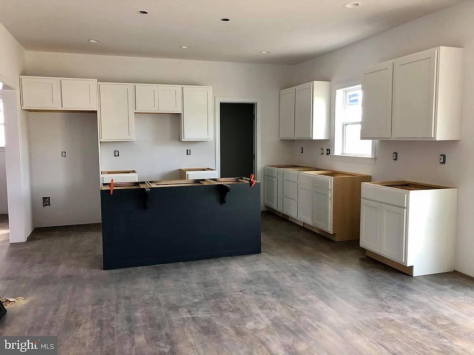 2nd image of 103 S Mountain Dr