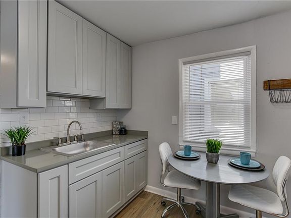 2nd image of 734 30th St