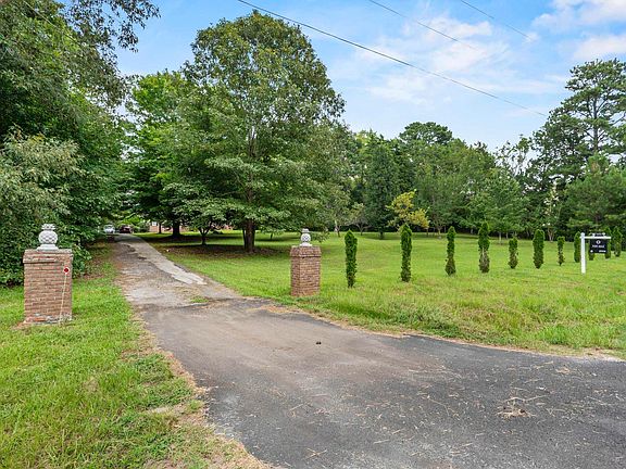 3rd image of 2584 Old Douglass Rd