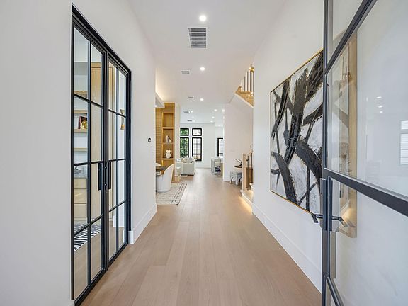 4th image of 616 Ridge St