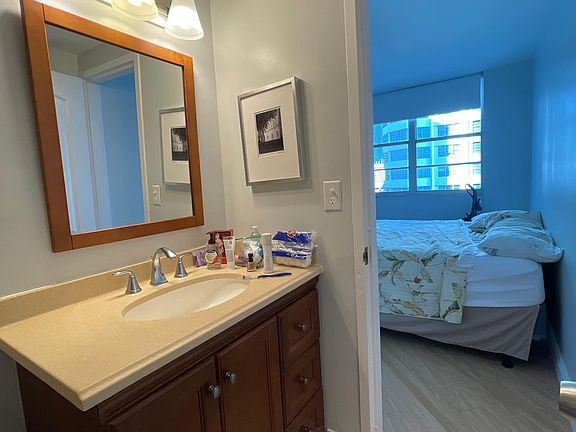 2nd image of 905 Brickell Bay Dr APT 921