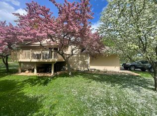 970 Pontiac Ln, Chanhassen, MN 55317