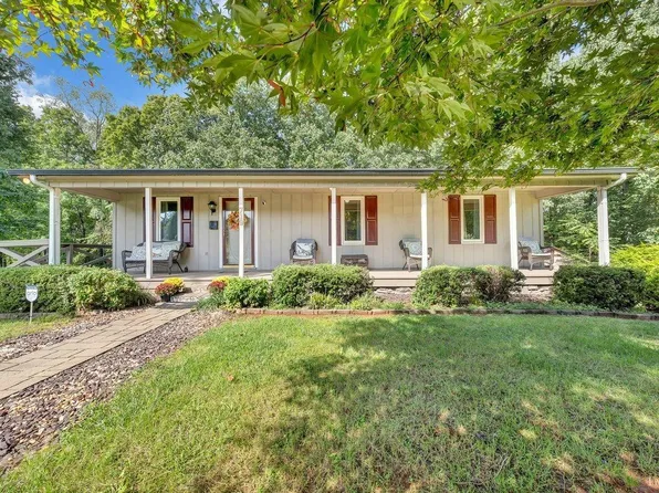 719 Lovely Valley Rd, Wirtz, VA 24184