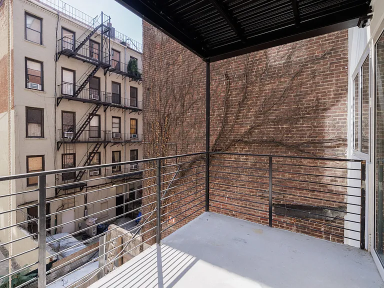 224 W 20th St #3 — Photo 6