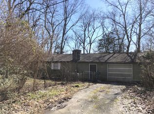 528 Shawnee Dr, Jacksboro, TN 37757