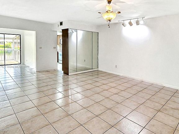 5th image of 7118 Laurel Ln