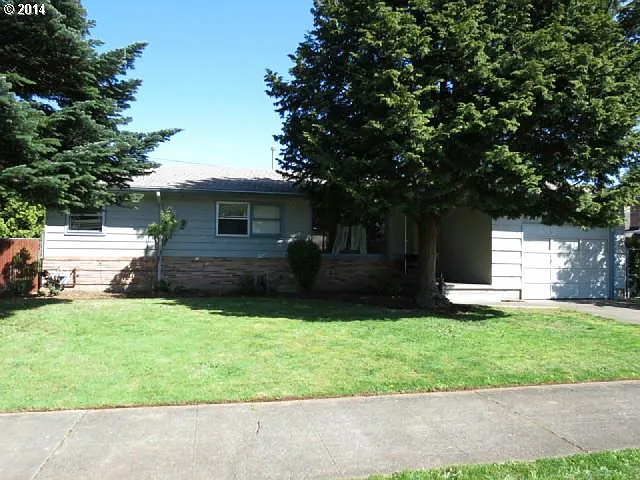 920 SE 165th Ave photo 1