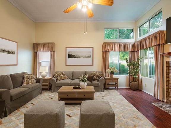 4th image of 10221 Las Casitas St NE