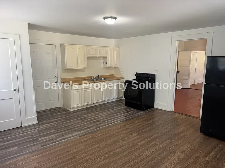 1811 Lomond St — Photo 12
