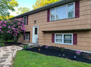 12 River Rd, Oak Ridge, NJ 07438