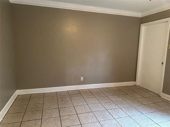 5th image of 233 W Esplanade Ave