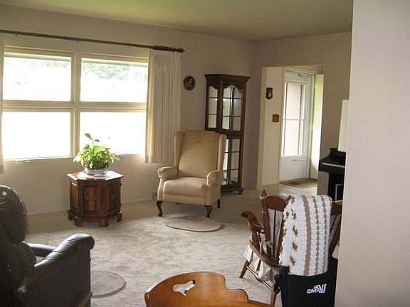 4th image of 1424 Medford Ln