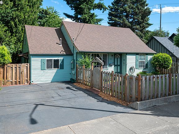 4th image of 5044 NE Cully Blvd