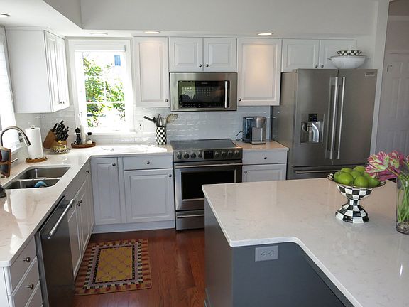 4th image of 222 Roseland Ln