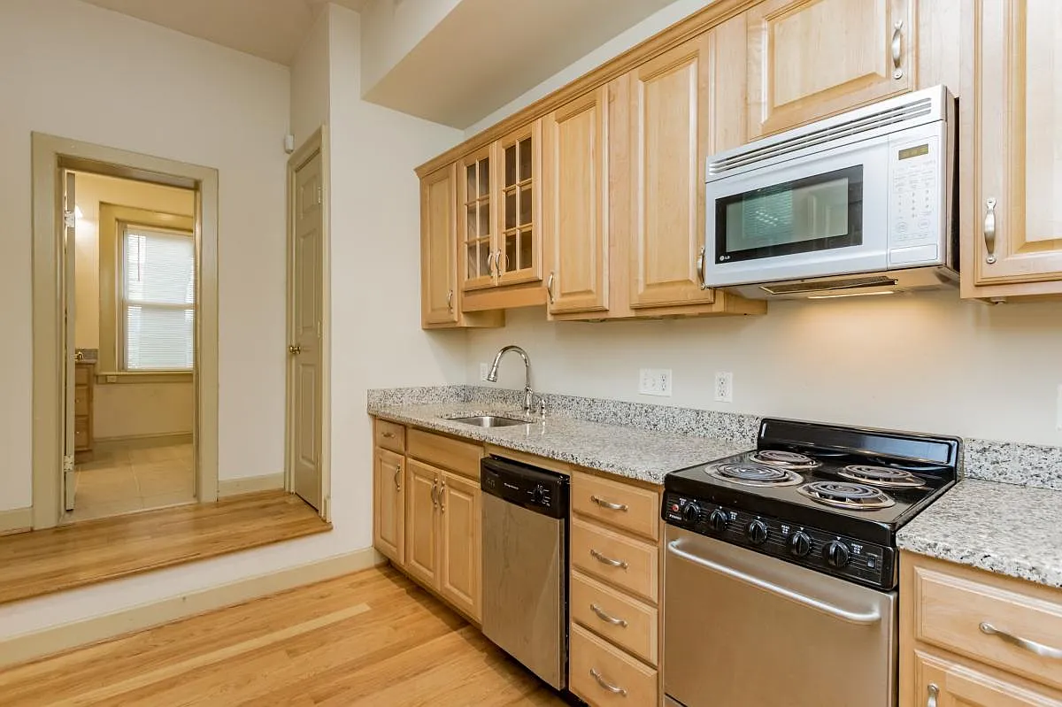 324 South Broadway — Photo 2