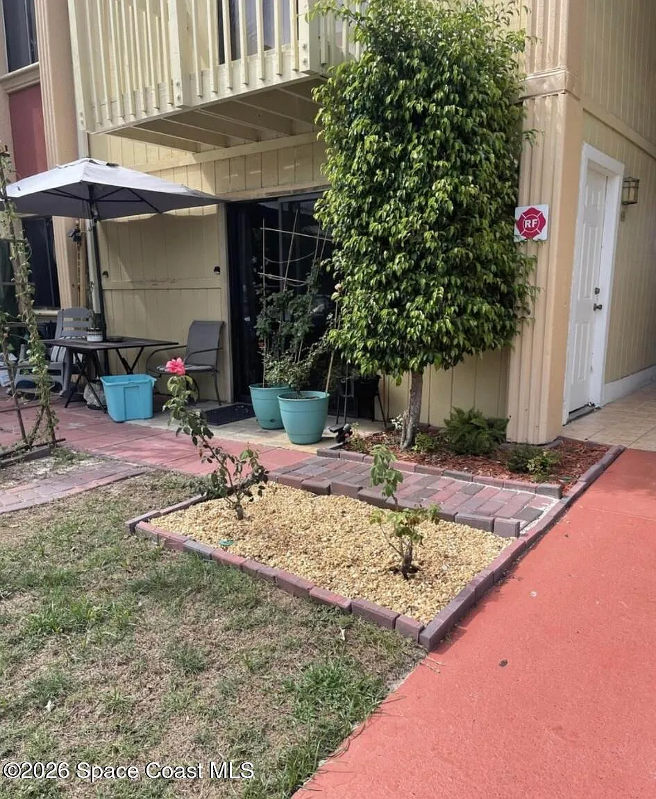 2 bed, 2.0 bath, 1069 sqft, $1,400 — Photo 1